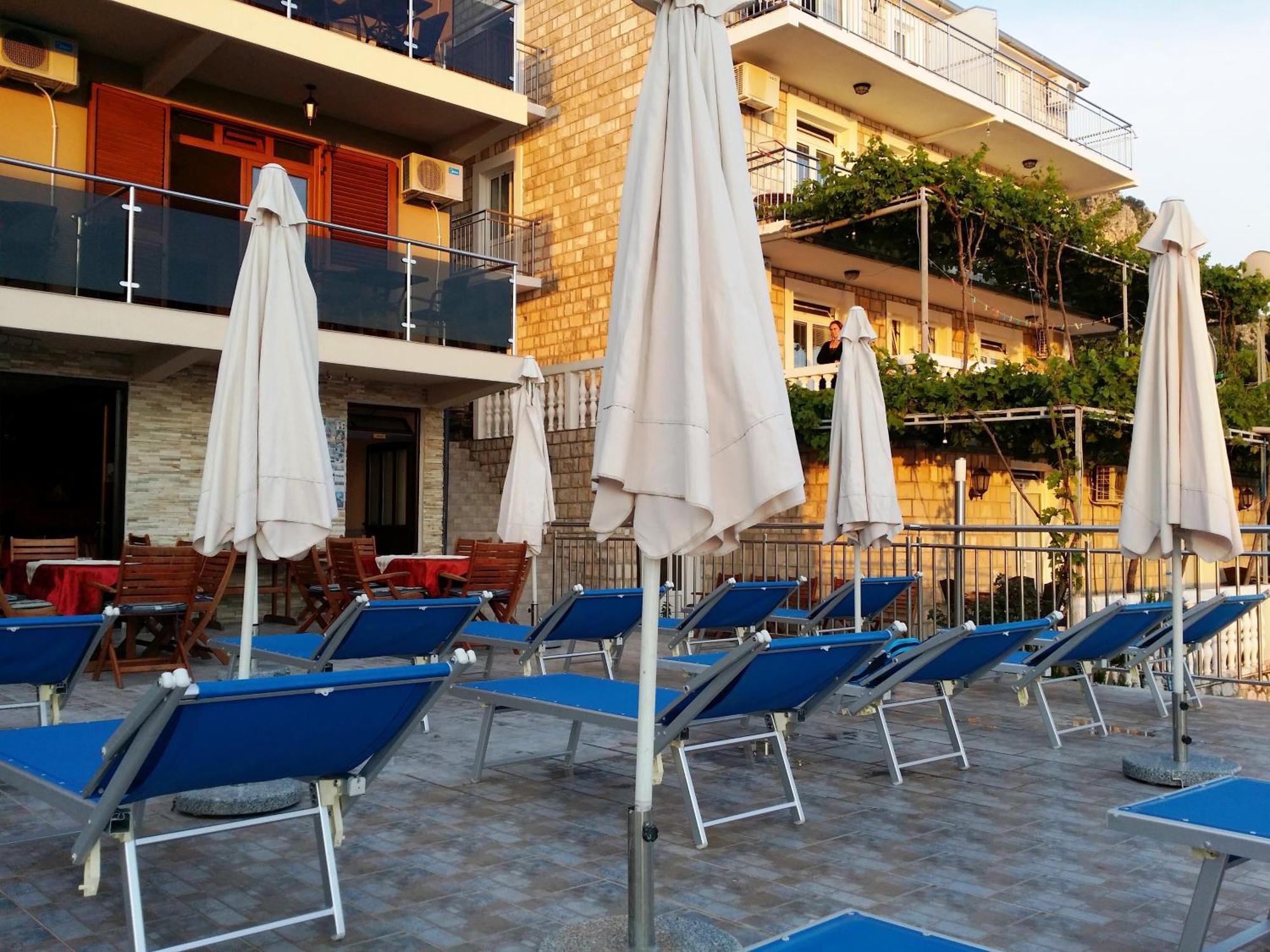 Apartments Dragisic Sveti Stefan Eksteriør billede